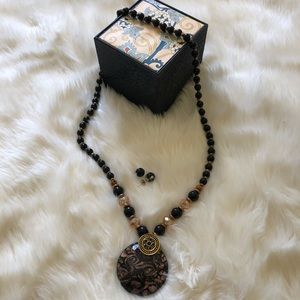 NWOT Statement Necklace with matching earrings